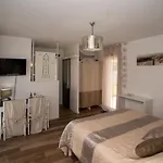 Maison Lucilda Oda ve Kahvaltı 3*