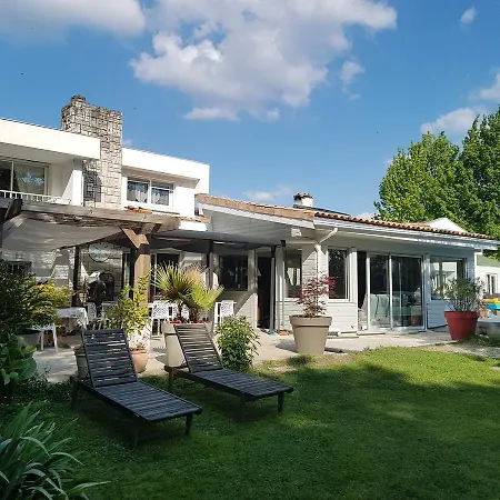 Alojamento de Acomodação e Pequeno-almoço Maison Lucilda 3*