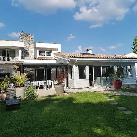 Alojamento de Acomodação e Pequeno-almoço Maison Lucilda 3*