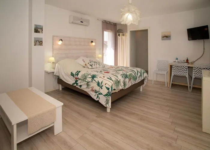 Maison Lucilda Bed & Breakfast Pessac