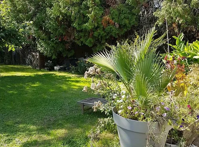 Maison Lucilda Bed & Breakfast Pessac