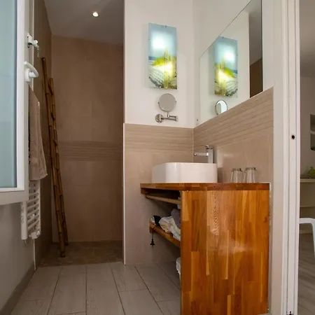 Maison Lucilda Bed & Breakfast 3*