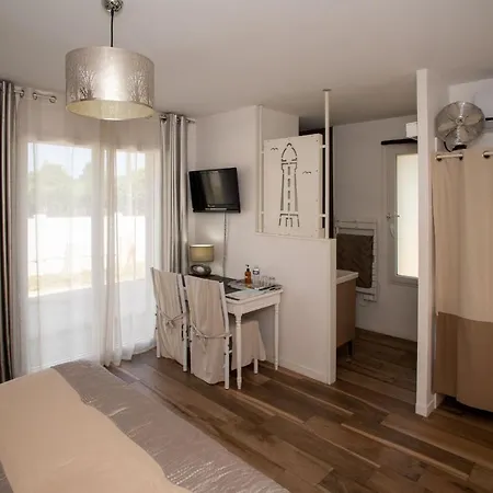 Maison Lucilda Bed & Breakfast Pessac