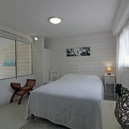 Maison Lucilda Bed & Breakfast Pessac